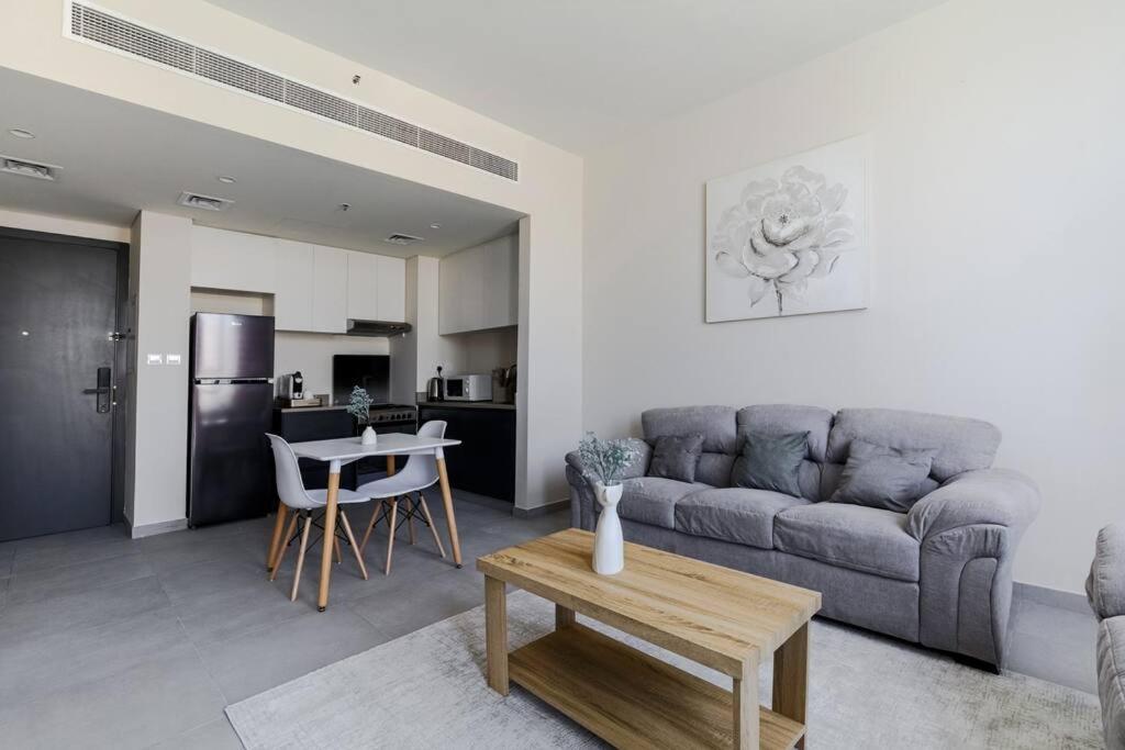 Sahab - Solo 1Br Apt In Al Jada 沙迦 外观 照片